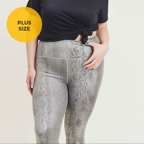 NWT! π₯° Snake Print High Waisted Legging Pants - Picture 5 of 8